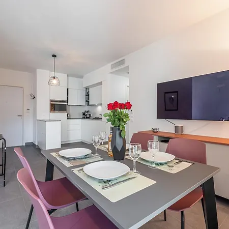 Queen Riviera : Climatisation, Parking, Terrasse * מנטון