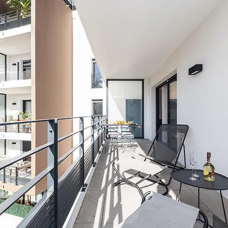 Queen Riviera : Climatisation, Parking, Terrasse * מנטון