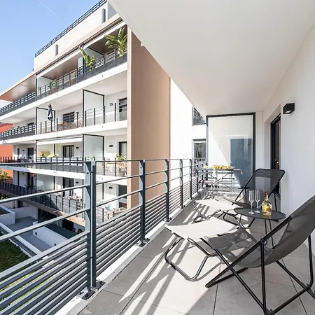 Queen Riviera : Climatisation, Parking, Terrasse דירה מנטון