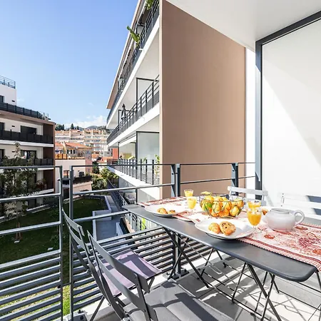 Queen Riviera : Climatisation, Parking, Terrasse דירה מנטון